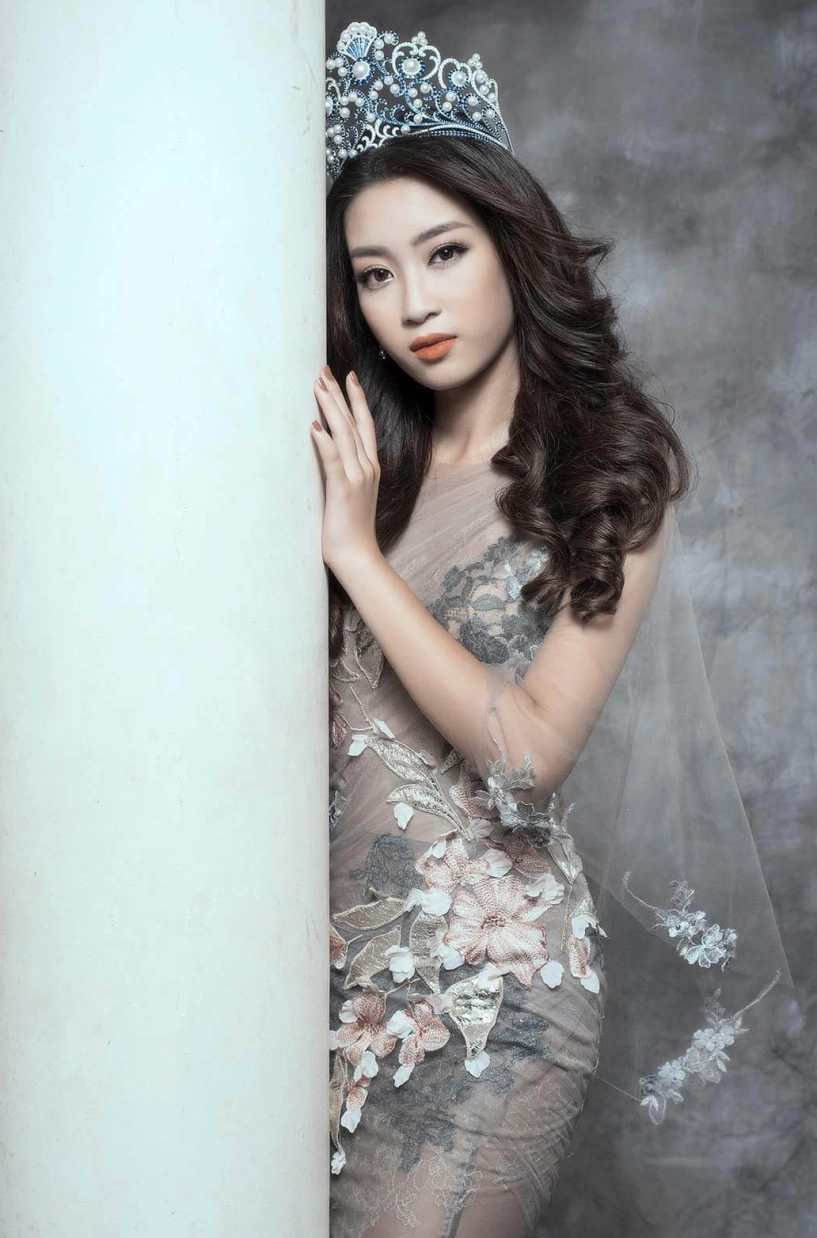Hoa hậu Đỗ Mỹ Linh quyến rũ trong những thiết kế dạ hội hình ảnh 3 Hh đỗ mỹ linh cuốn hút trong những thiết kế dạ hội