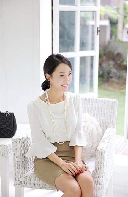 Duyên dáng nới công sở với áo sơ mi nữ trắng 2017