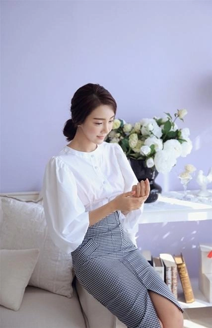 Duyên dáng nới công sở với áo sơ mi nữ trắng 2017