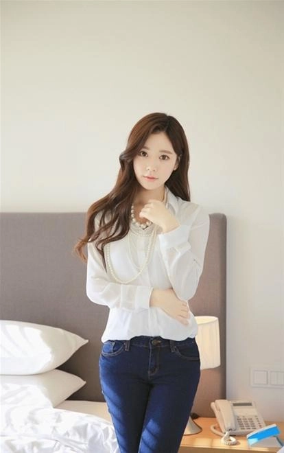 Duyên dáng nới công sở với áo sơ mi nữ trắng 2017