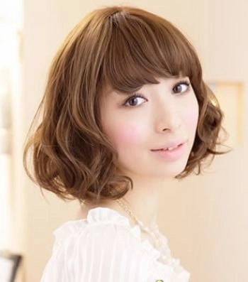 Mẫu tóc ngắn xoăn nhẹ đẹp phong cách được bạn trẻ ưu thích