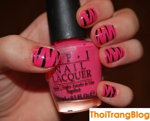 15 mẫu móng tay nail kẻ sọc đẹp cho nàng công sở