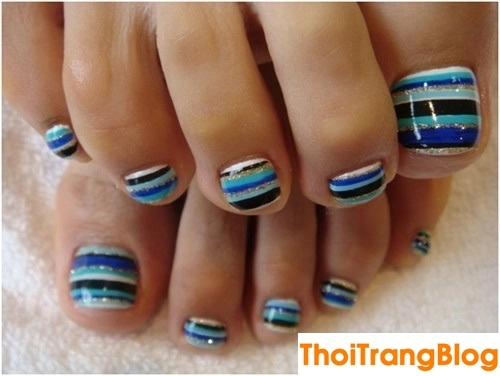 15 mẫu móng tay nail kẻ sọc đẹp cho nàng công sở