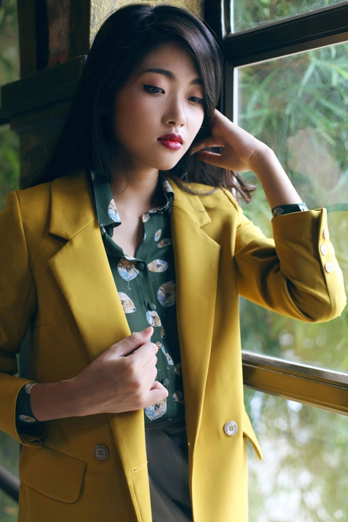 Ngắm cô nàng 20 thích làm quý cô công sở