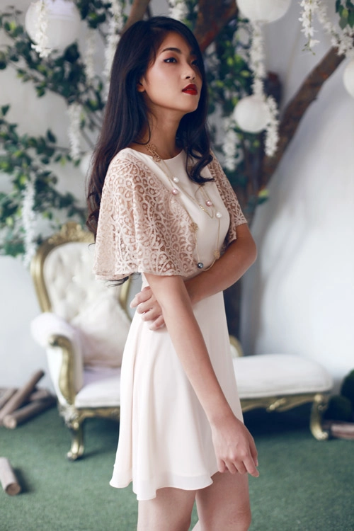 Ngắm cô nàng 20 thích làm quý cô công sở