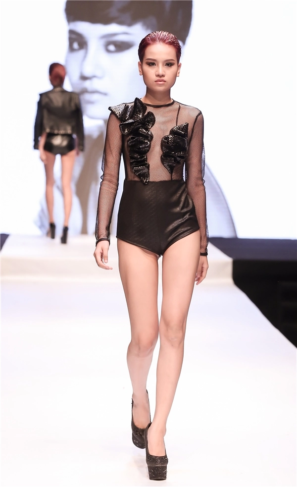 Kim nhã tôi rất xấu hổ khi bị chê catwalk như đi chợ