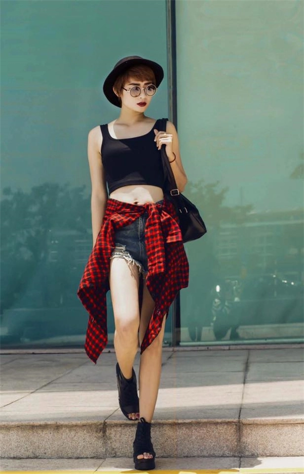 Kim nhã tôi rất xấu hổ khi bị chê catwalk như đi chợ