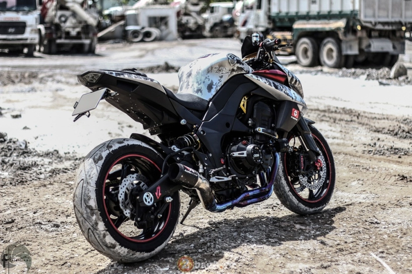 Kawasaki z1000 hầm hố đầy chất lính trong bản độ army