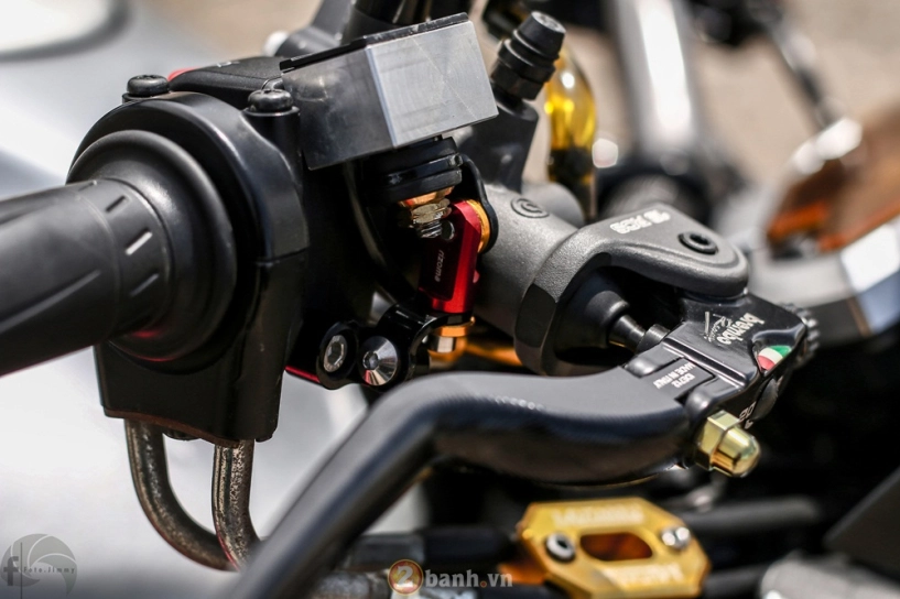 Kawasaki z1000 hầm hố đầy chất lính trong bản độ army