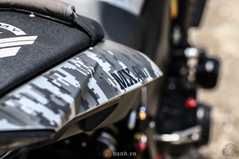 Kawasaki z1000 hầm hố đầy chất lính trong bản độ army