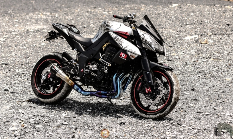 Kawasaki z1000 hầm hố đầy chất lính trong bản độ army