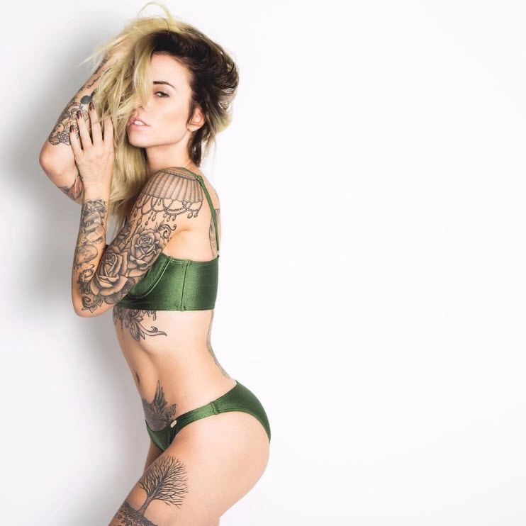 Ngắm hình xăm ngực siêu gợi cảm của hot girl mỹ alysha nett