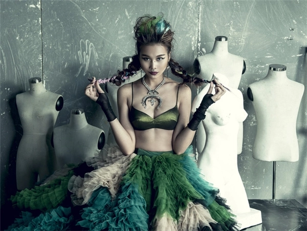 Thanh hằng diện bratop lấn át giám khảo next top model