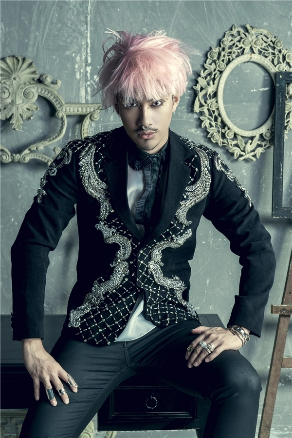Thanh hằng diện bratop lấn át giám khảo next top model