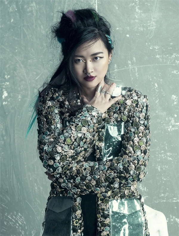 Thanh hằng diện bratop lấn át giám khảo next top model