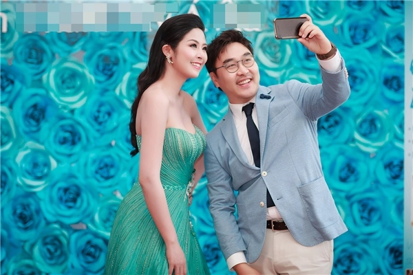 Hh ngọc hân rạng rỡ dự sự kiện