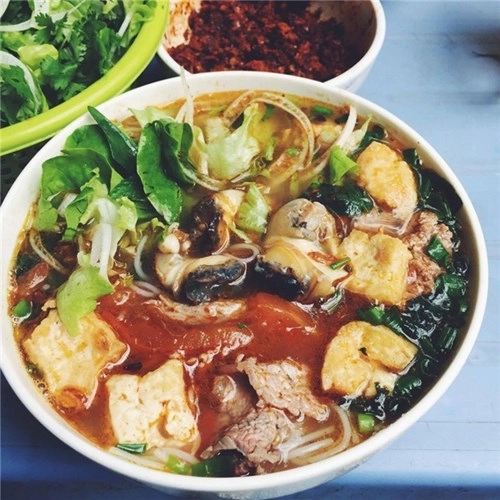 Những quán bún ốc nức tiếng thủ đô