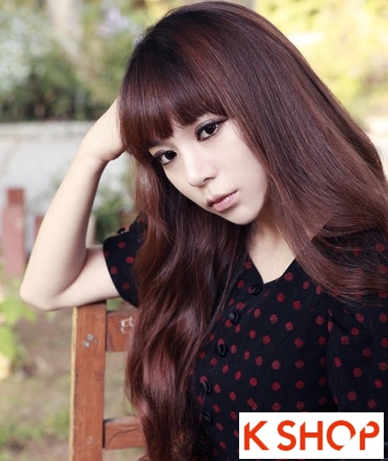 Kiểu tóc dài uốn xoăn đuôi nhẹ cho cô nàng quyến rũ