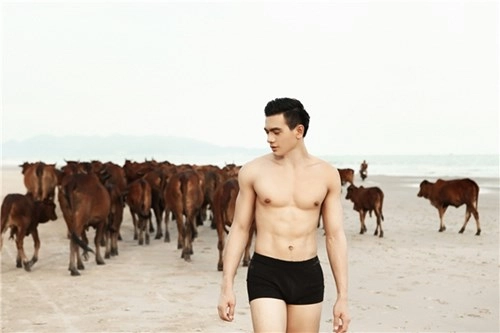 Lê xuân tiền hút hồn với thân hình six pack