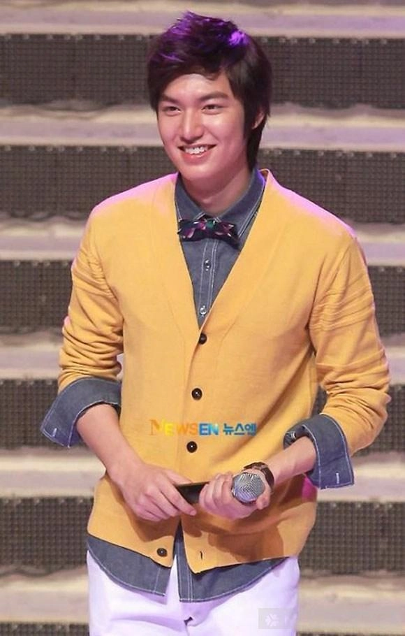 Mix đồ bảnh như thợ săn lee min hoo