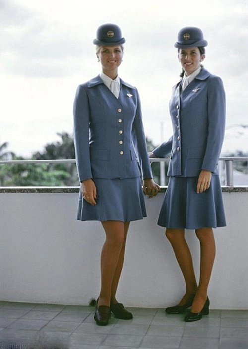 Nhìn lại sự thay đổi của trang phục tiếp viên hàng không 