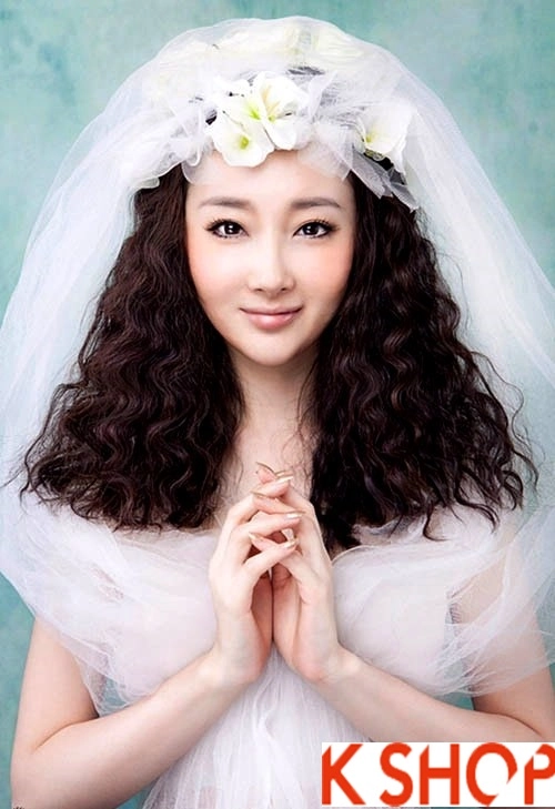 Những kiểu tóc dễ thương quyến rũ cho cô dâu ngày cưới