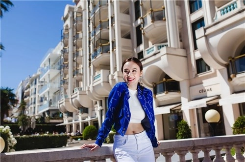Hình ảnh tràn đầy sức sống của angela phương trinh trên đất pháp