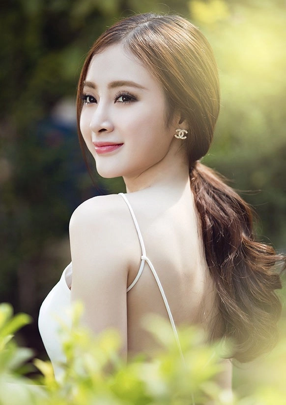 Kiểu tóc buộc đuôi ngựa phong cách ngày hè