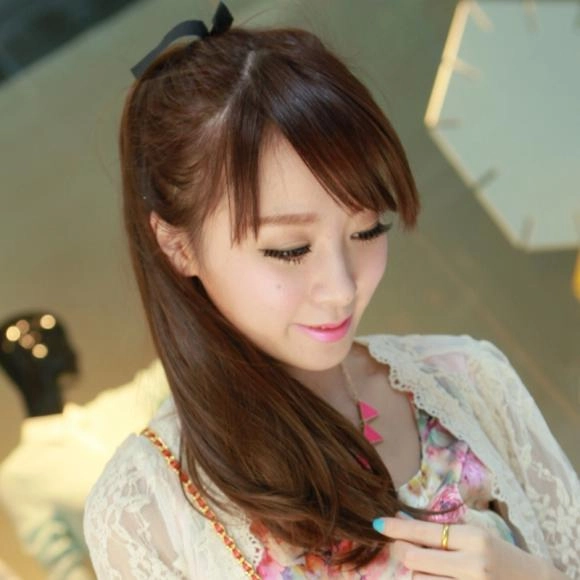 Kiểu tóc buộc đuôi ngựa phong cách ngày hè