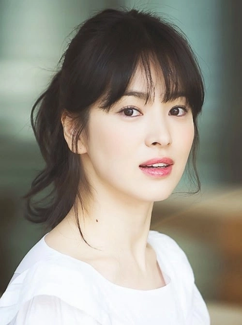 Kiểu tóc buộc đuôi ngựa phong cách ngày hè