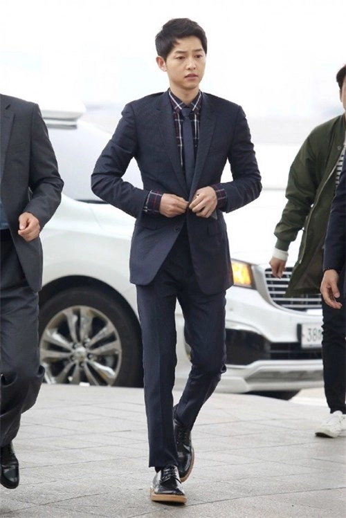 Song joong ki có nổi bật hơn khi đụng hàng sao khác