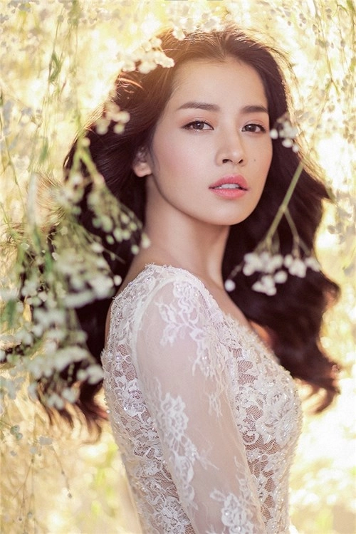Bất ngờ với ảnh cưới đẹp tựa thiên thần của chi pu