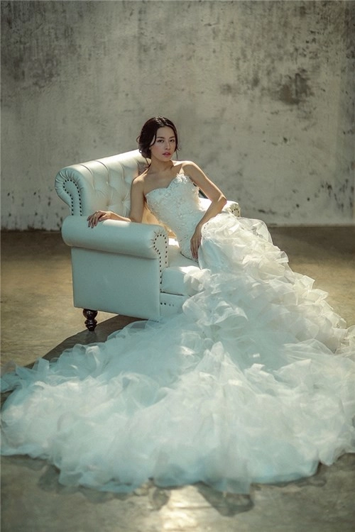 Bất ngờ với ảnh cưới đẹp tựa thiên thần của chi pu