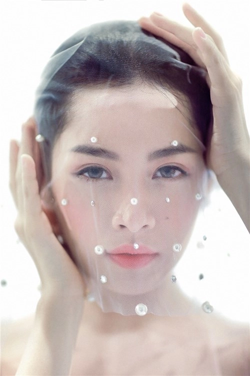 Bất ngờ với ảnh cưới đẹp tựa thiên thần của chi pu