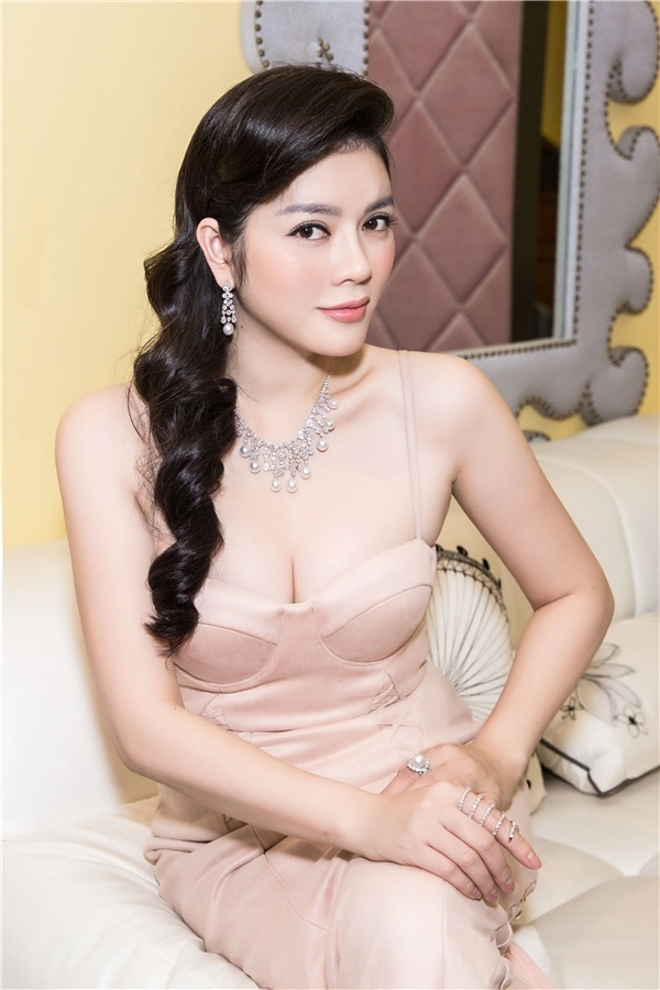 choáng với bộ sưu tập trang sức tiền tỉ của lý nhã kỳ