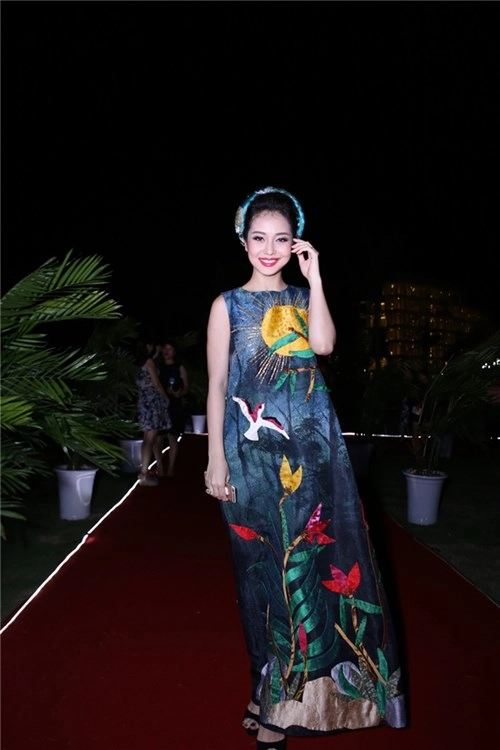 Jennifer phạm rạng rỡ đọ sắc cùng ngô phương lan