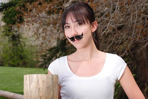 Làm đẹp hay phá hủy nhan sắc khi cao lông mặt
