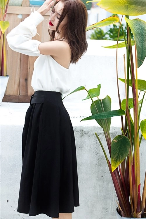Lan ngọc xuất hiện trong veo nhẹ nhàng