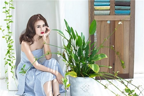 Lan ngọc xuất hiện trong veo nhẹ nhàng