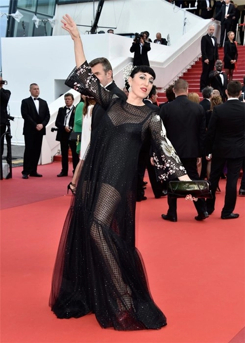 Ngắm lại 15 bộ cánh đỡ không nổi trên thảm đỏ cannes 2016