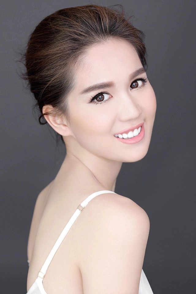 Ngắm lại kiểu tóc xinh ơi là xinh của ngọc trinh