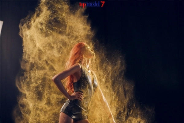 Ngắm thí sinh next top ảo diệu trong bộ ảnh tiền tỉ