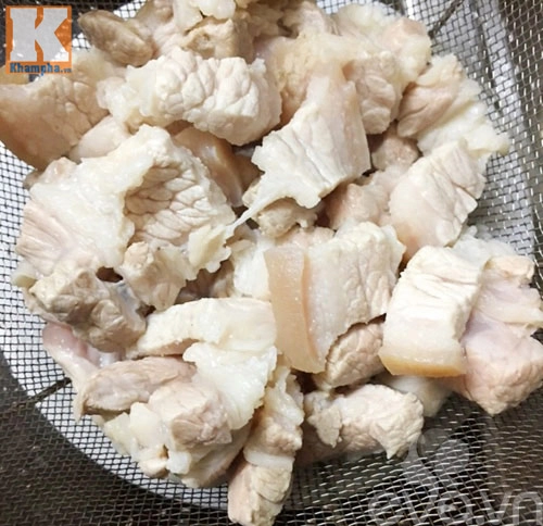 Thịt tôm nõn rim mắm tép đậm đà ngon cơm