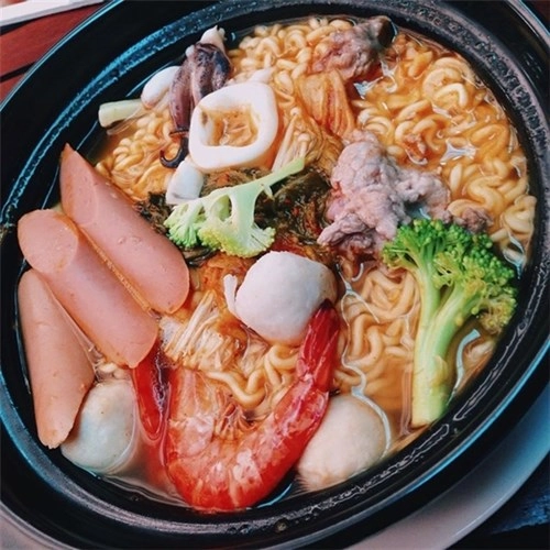 Thưởng thức món mì cay siêu cấp ở sài thành