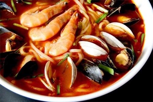 Thưởng thức món mì cay siêu cấp ở sài thành