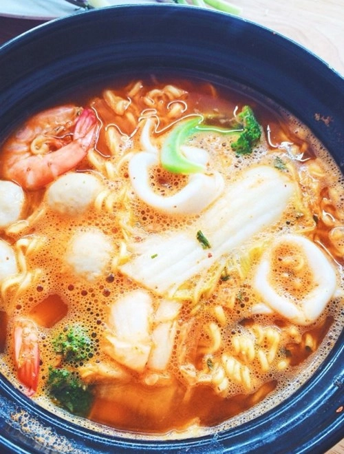 Thưởng thức món mì cay siêu cấp ở sài thành