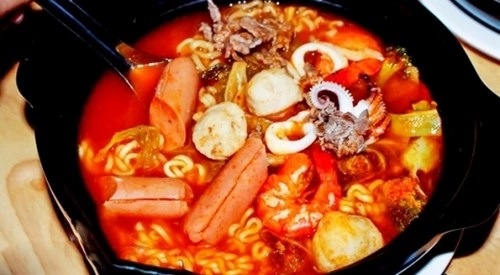 Thưởng thức món mì cay siêu cấp ở sài thành