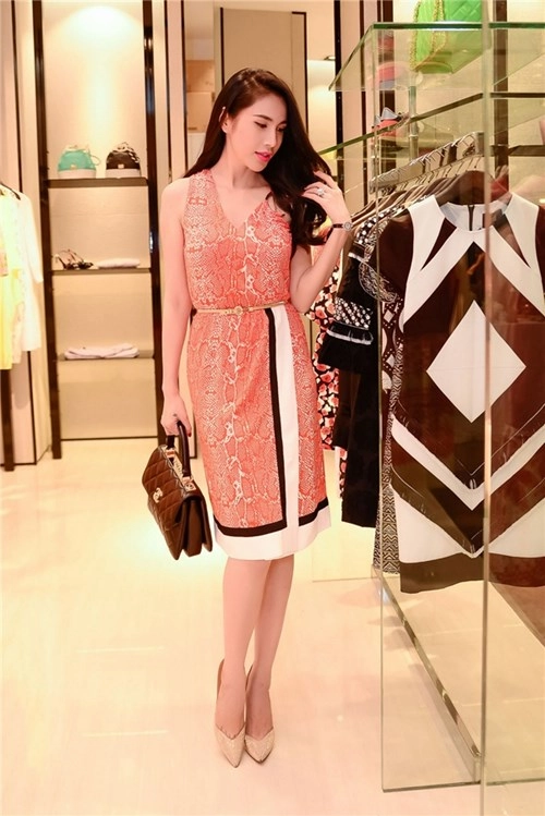 Thuỷ tiên linh nga quyến rũ khi diện hàng hiệu