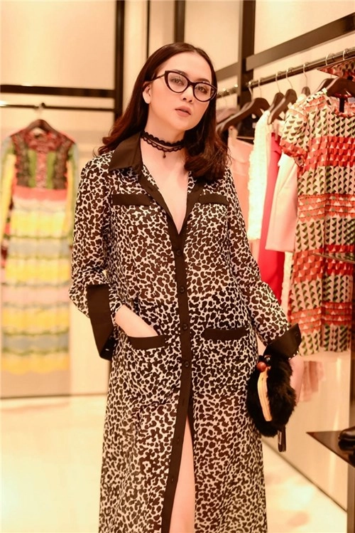 Thuỷ tiên linh nga quyến rũ khi diện hàng hiệu