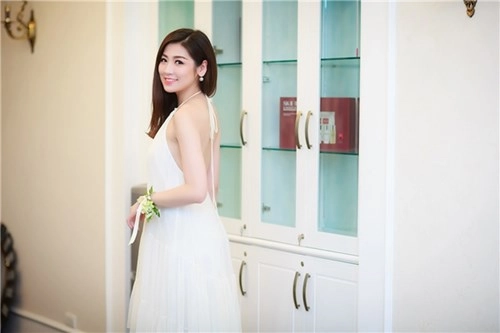 Tú anh ngọc hân xinh như thiên thần áo trắng
